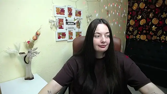 MilanaPrice online show from November 23, 2025, 6:30 pm