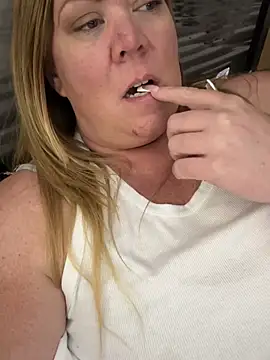 Snapshot of JESS_LOVES chatting on March 13, 2025, 1:43 am JESS LOVES online show from March 13, 2025, 1:43 am