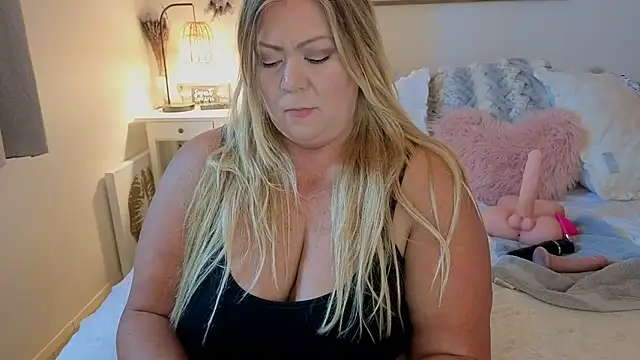 Snapshot of JESS_LOVES chatting on October 2, 2025, 6:48 pm JESS LOVES online show from October 2, 2025, 6:48 pm