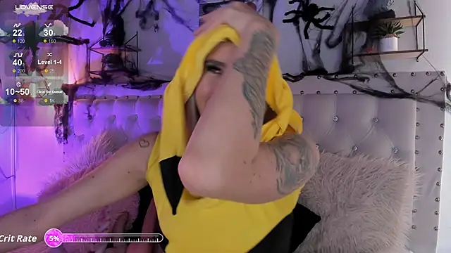 Snapshot of Atenea_Klett_ chatting on October 29, 2025, 2:19 pm Atenea Klett  online show from October 29, 2025, 2:19 pm