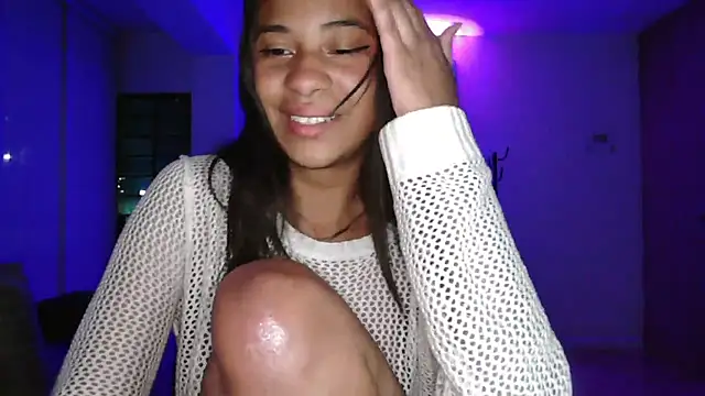 Snapshot of dark_enchantress_ chatting on October 21, 2025, 12:33 am dark enchantress  online show from October 21, 2025, 12:33 am