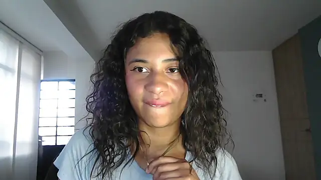 Snapshot of dark_enchantress_ chatting on October 22, 2025, 10:09 pm dark enchantress  online show from October 22, 2025, 10:09 pm