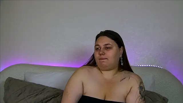 LillianKim online show from October 6, 2025, 6:22 am