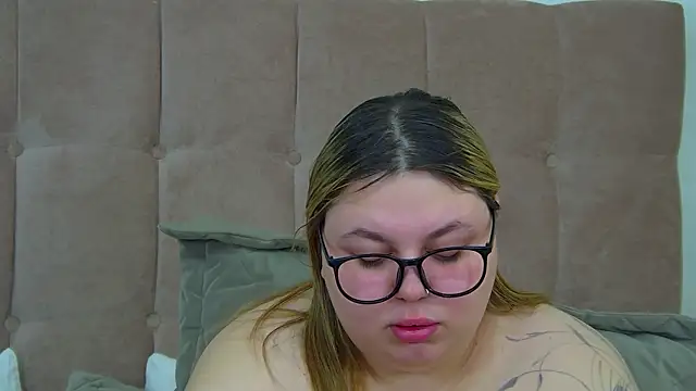 LillianKim online show from February 25, 2026, 6:17 pm