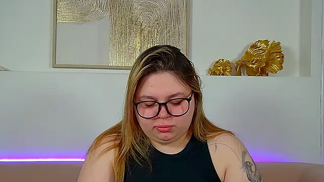 LillianKim online show from March 15, 2026, 6:19 am