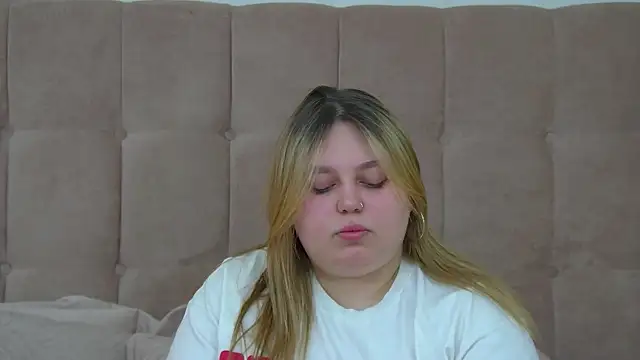 LillianKim online show from March 22, 2026, 6:39 am