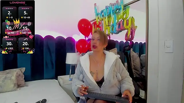 Snapshot of marianaaguii chatting on October 1, 2025, 2:01 pm marianaaguii online show from October 1, 2025, 2:01 pm