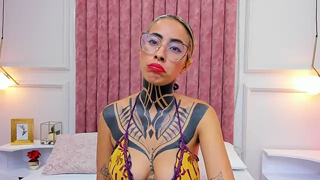 NicoleBlum online show from December 27, 2024, 7:57 pm