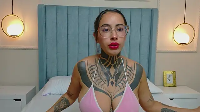 NicoleBlum online show from April 7, 2026, 7:25 pm