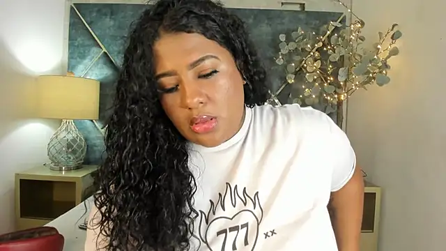 DannaFalco25 online show from December 14, 2024, 3:58 pm