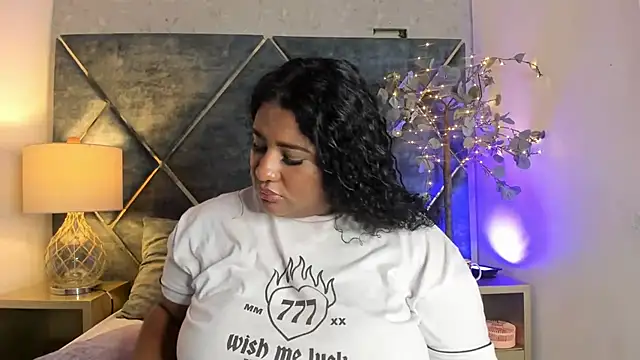 DannaFalco25 online show from January 22, 2025, 7:24 pm