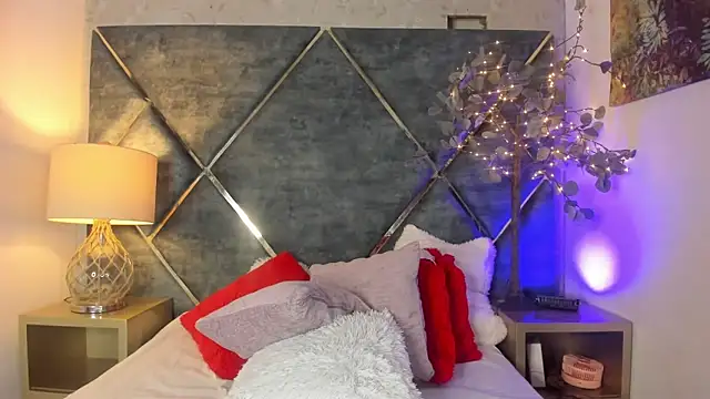 DannaFalco25 online show from February 4, 2025, 7:55 pm