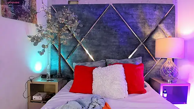 DannaFalco25 online show from February 7, 2025, 7:17 pm