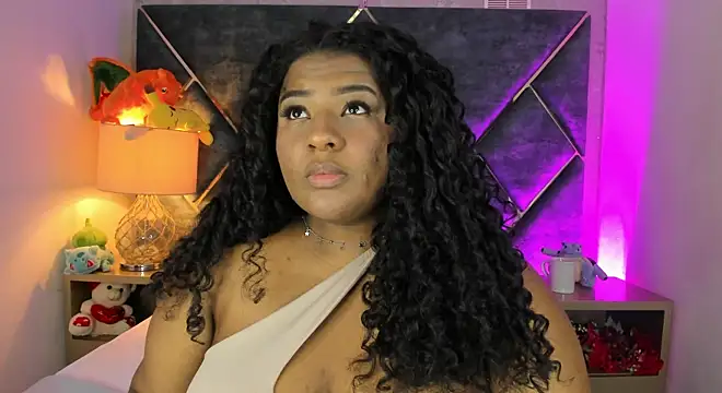 DannaFalco25 online show from September 19, 2025, 8:31 pm