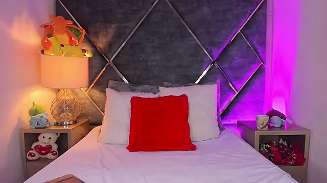 DannaFalco25 online show from September 23, 2025, 8:34 pm