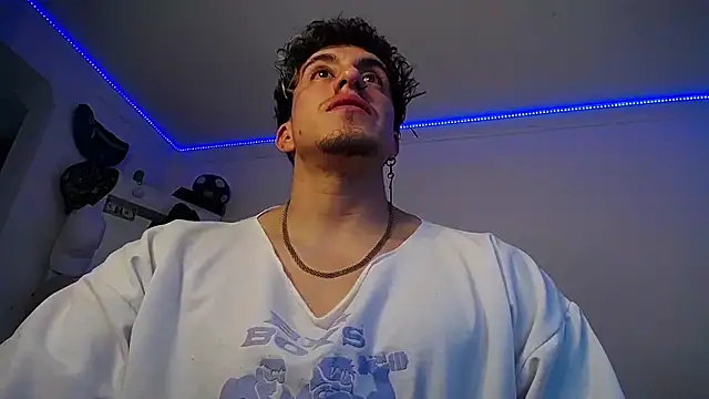 strongboy  online show from October 18, 2025, 8:09 pm