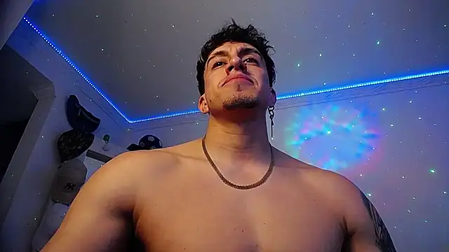 strongboy  online show from November 5, 2025, 7:03 pm