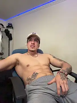 Snapshot of strongboy_ chatting on April 28, 2026, 5:07 pm strongboy online show from April 28, 2026, 5:07 pm