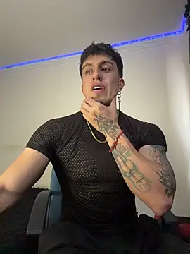Snapshot of strongboy_ chatting on May 8, 2026, 8:25 pm strongboy online show from May 8, 2026, 8:25 pm