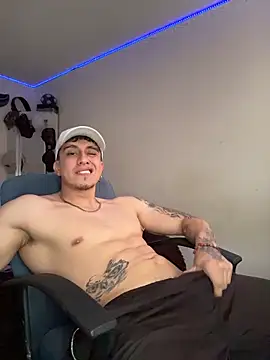Snapshot of strongboy_ chatting on May 11, 2026, 7:11 pm strongboy online show from May 11, 2026, 7:11 pm