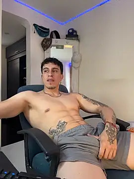 Snapshot of strongboy_ chatting on May 16, 2026, 9:35 pm strongboy online show from May 16, 2026, 9:35 pm
