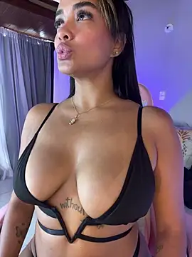 LEAH DOUUGLASS online show from January 24, 2025, 5:32 pm