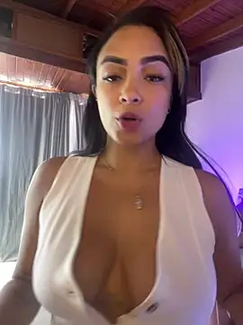 LEAH DOUUGLASS online show from February 7, 2025, 6:02 pm