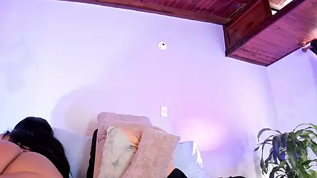 LEAH DOUUGLASS online show from February 9, 2025, 3:45 pm