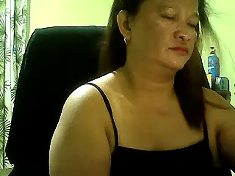 Snapshot of hott_scarlett chatting on December 4, 2024, 1:31 pm hott scarlett online show from December 4, 2024, 1:31 pm