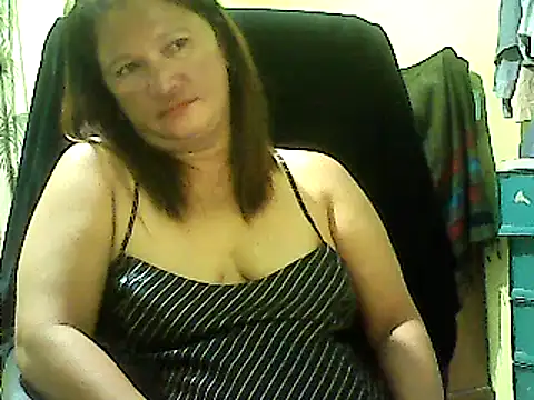 Snapshot of hott_scarlett chatting on December 8, 2024, 3:24 pm hott scarlett online show from December 8, 2024, 3:24 pm