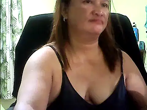 Snapshot of hott_scarlett chatting on December 15, 2024, 9:24 am hott scarlett online show from December 15, 2024, 9:24 am