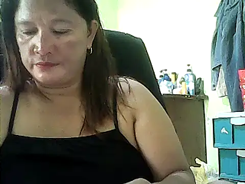 Snapshot of hott_scarlett chatting on January 3, 2025, 3:27 am hott scarlett online show from January 3, 2025, 3:27 am