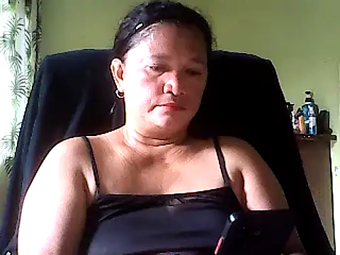 Snapshot of hott_scarlett chatting on January 4, 2025, 12:05 am hott scarlett online show from January 4, 2025, 12:05 am