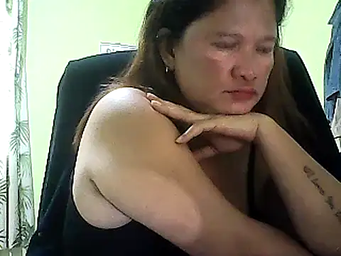 Snapshot of hott_scarlett chatting on January 4, 2025, 6:19 am hott scarlett online show from January 4, 2025, 6:19 am