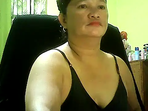 Snapshot of hott_scarlett chatting on January 28, 2025, 1:05 pm hott scarlett online show from January 28, 2025, 1:05 pm