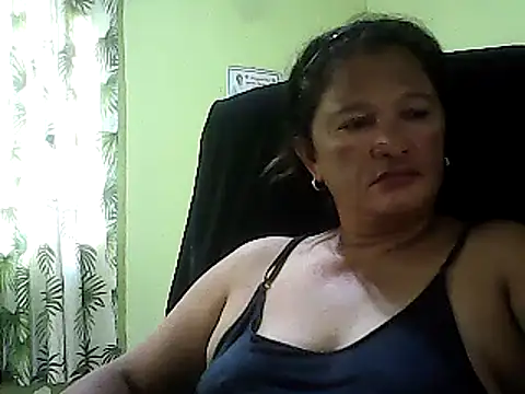 Snapshot of hott_scarlett chatting on February 5, 2025, 1:15 am hott scarlett online show from February 5, 2025, 1:15 am