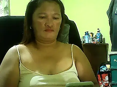 Snapshot of hott_scarlett chatting on February 9, 2025, 8:33 am hott scarlett online show from February 9, 2025, 8:33 am