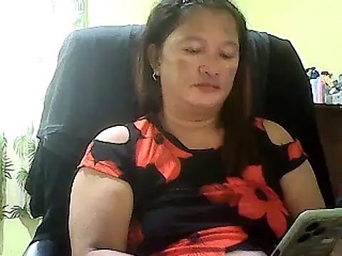 Snapshot of hott_scarlett chatting on February 16, 2025, 12:52 am hott scarlett online show from February 16, 2025, 12:52 am