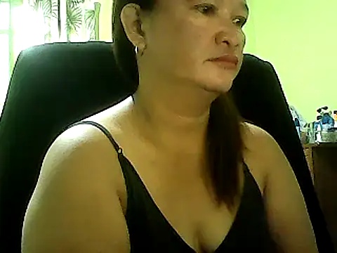 Snapshot of hott_scarlett chatting on February 17, 2025, 11:09 pm hott scarlett online show from February 17, 2025, 11:09 pm