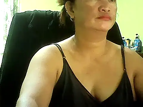 Snapshot of hott_scarlett chatting on March 2, 2025, 10:48 pm hott scarlett online show from March 2, 2025, 10:48 pm