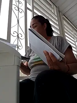 AlexandraNoiirr online show from February 5, 2026, 8:57 pm