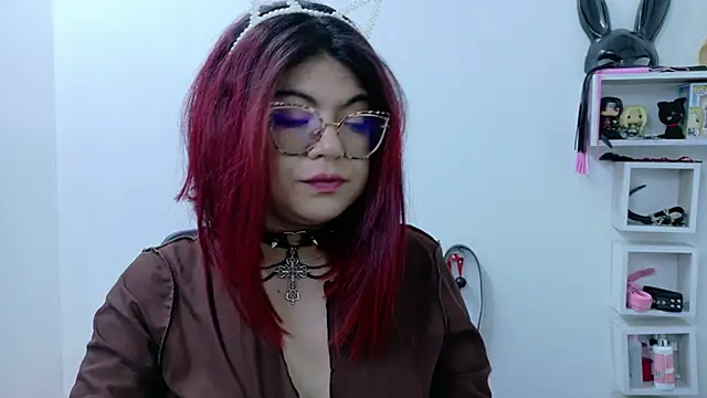 Catwhite  online show from January 28, 2025, 12:32 pm