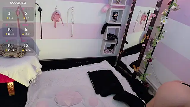 Catwhite  online show from April 22, 2026, 4:52 pm