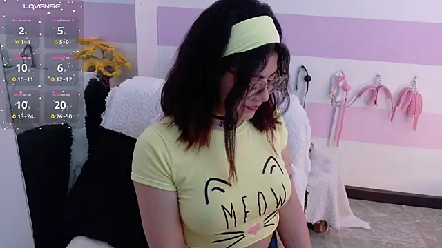 Catwhite  online show from May 9, 2026, 1:27 pm