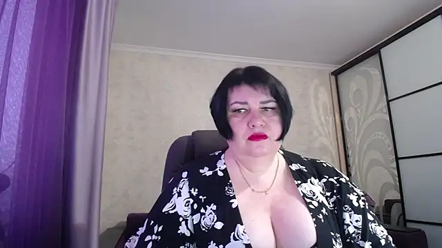 JuicyLady Di online show from February 3, 2025, 5:51 am