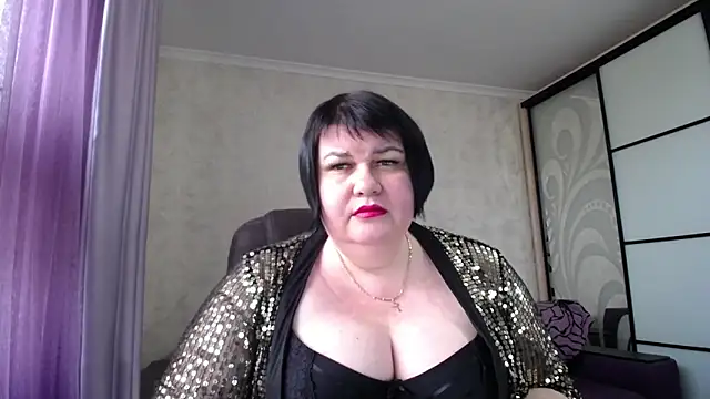 Snapshot of JuicyLady_Di chatting on October 6, 2025, 8:01 am JuicyLady Di online show from October 6, 2025, 8:01 am