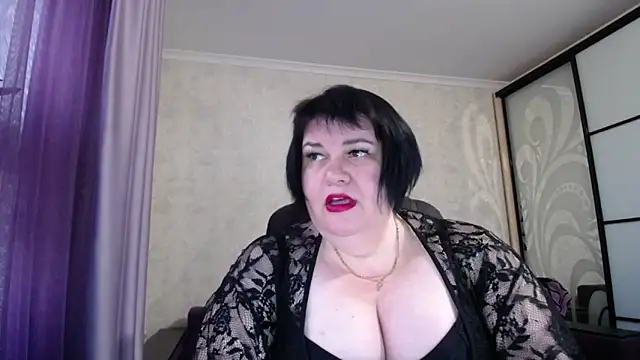 Snapshot of JuicyLady_Di chatting on October 10, 2025, 5:06 am JuicyLady Di online show from October 10, 2025, 5:06 am