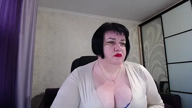 Snapshot of JuicyLady_Di chatting on October 17, 2025, 4:59 am JuicyLady Di online show from October 17, 2025, 4:59 am