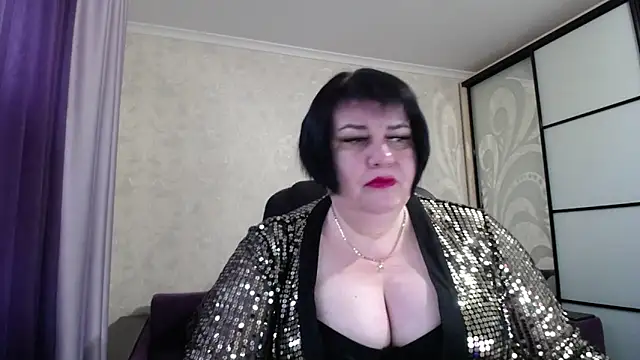 Snapshot of JuicyLady_Di chatting on October 19, 2025, 4:46 am JuicyLady Di online show from October 19, 2025, 4:46 am