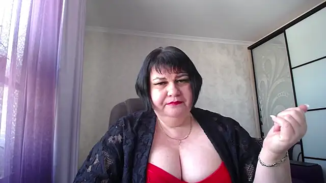 Snapshot of JuicyLady_Di chatting on February 10, 2026, 10:19 am JuicyLady Di online show from February 10, 2026, 10:19 am